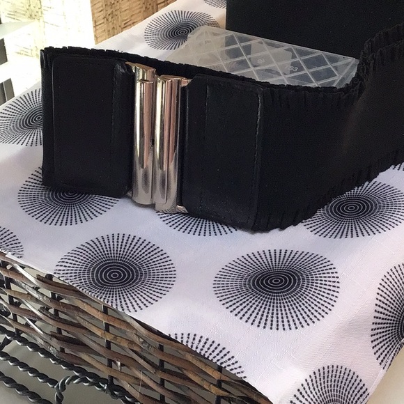 WIDE BLACK ELASTIC BELT WITH  SCALLOPED EDGES - Picture 2 of 4